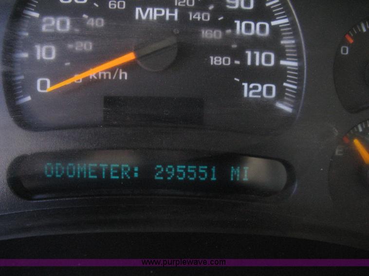 image for item K2860 2004 Chevrolet Silverado 1500 Ext. Cab pickup truck