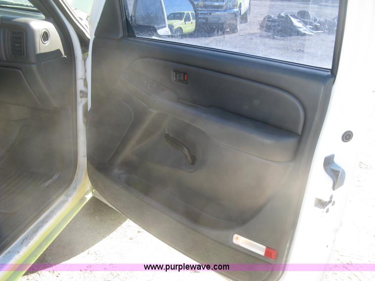 image for item K2860 2004 Chevrolet Silverado 1500 Ext. Cab pickup truck