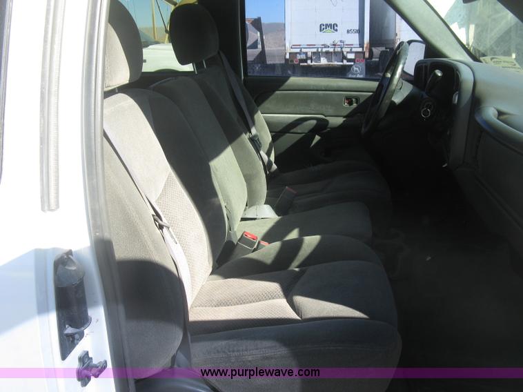 image for item K2860 2004 Chevrolet Silverado 1500 Ext. Cab pickup truck