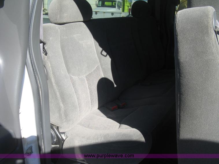 image for item K2860 2004 Chevrolet Silverado 1500 Ext. Cab pickup truck