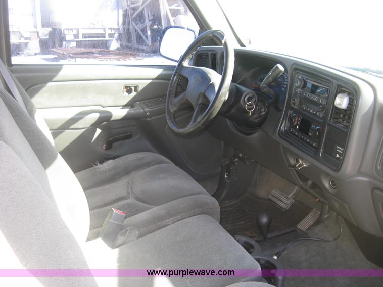 image for item K2860 2004 Chevrolet Silverado 1500 Ext. Cab pickup truck