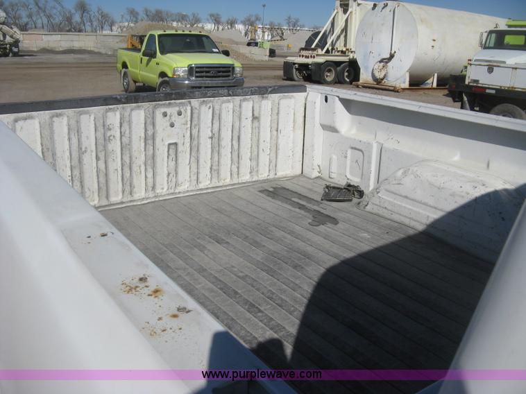 image for item K2860 2004 Chevrolet Silverado 1500 Ext. Cab pickup truck