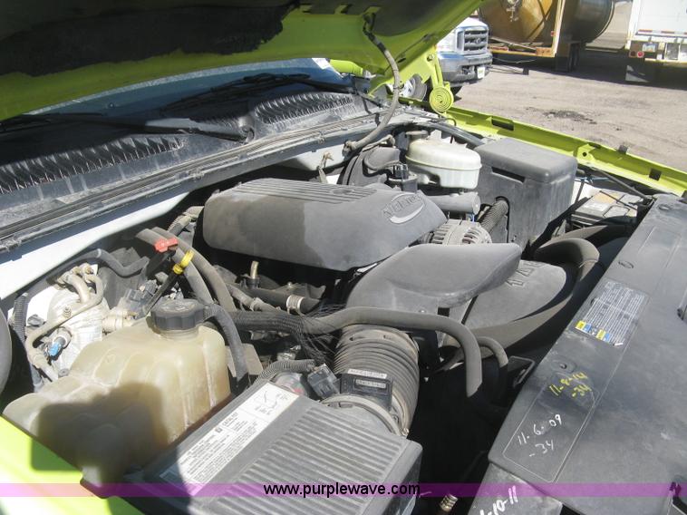 image for item K2860 2004 Chevrolet Silverado 1500 Ext. Cab pickup truck