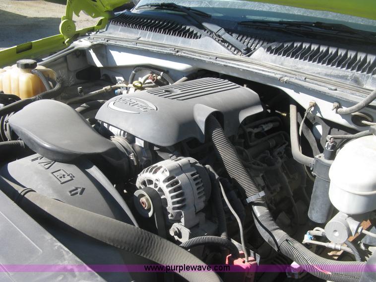 image for item K2860 2004 Chevrolet Silverado 1500 Ext. Cab pickup truck