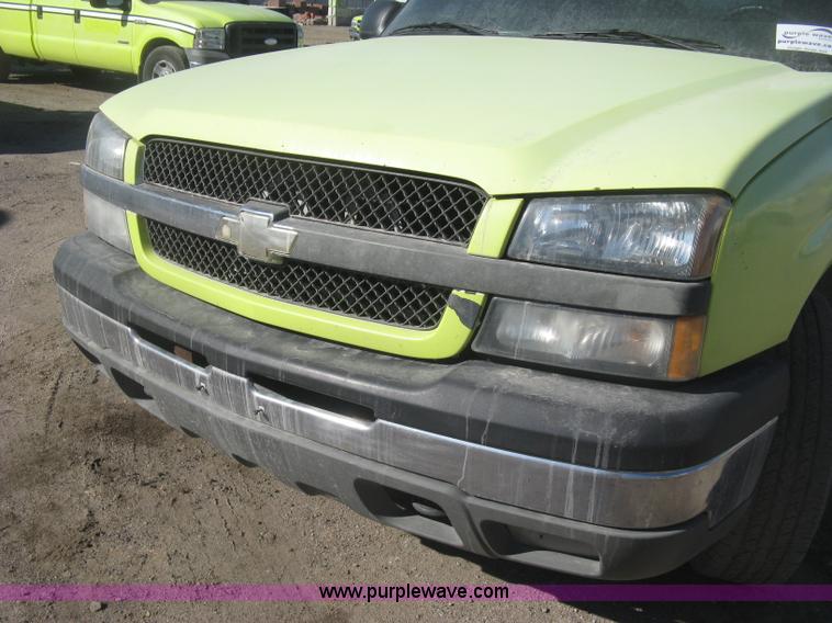 image for item K2860 2004 Chevrolet Silverado 1500 Ext. Cab pickup truck