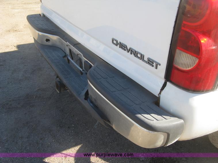 image for item K2860 2004 Chevrolet Silverado 1500 Ext. Cab pickup truck
