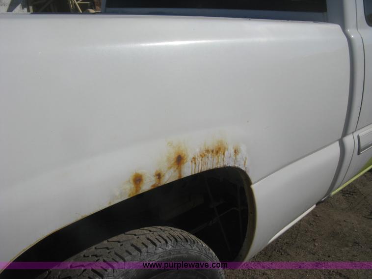 image for item K2860 2004 Chevrolet Silverado 1500 Ext. Cab pickup truck