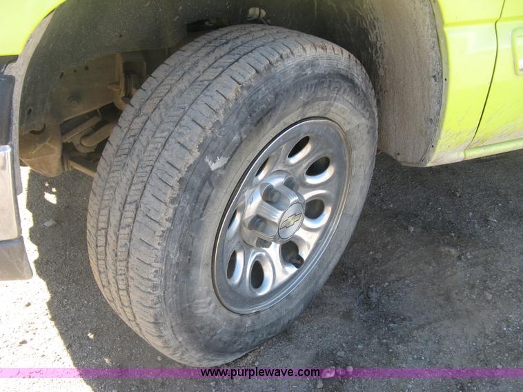 image for item K2860 2004 Chevrolet Silverado 1500 Ext. Cab pickup truck