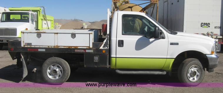 image for item K2861 2002 Ford F250 Super Duty XLT flatbed pickup truck