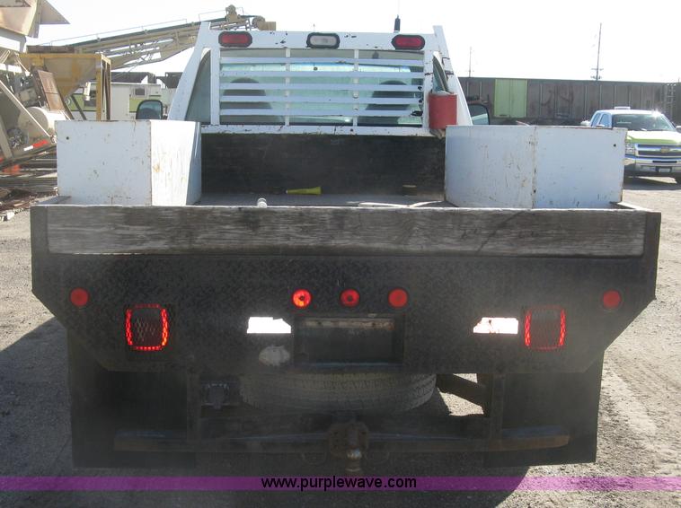 image for item K2861 2002 Ford F250 Super Duty XLT flatbed pickup truck