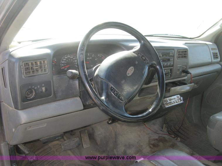 image for item K2861 2002 Ford F250 Super Duty XLT flatbed pickup truck