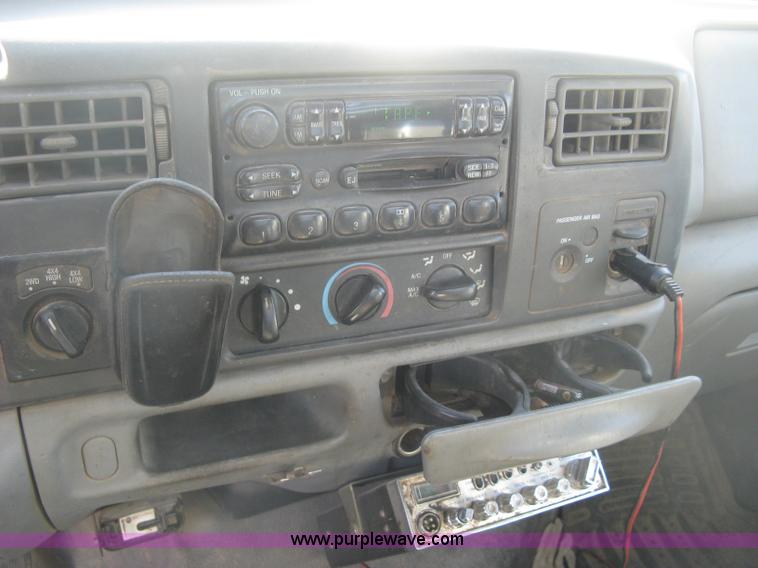 image for item K2861 2002 Ford F250 Super Duty XLT flatbed pickup truck