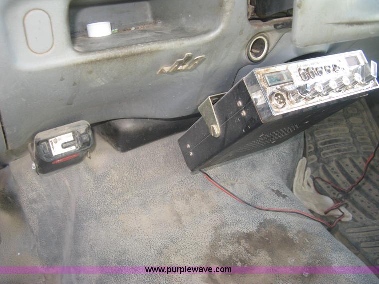 image for item K2861 2002 Ford F250 Super Duty XLT flatbed pickup truck