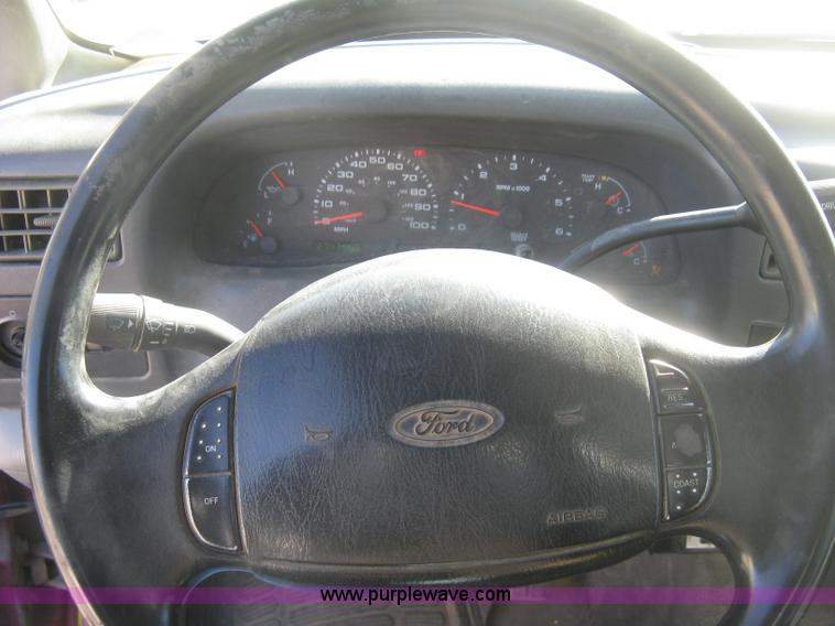 image for item K2861 2002 Ford F250 Super Duty XLT flatbed pickup truck