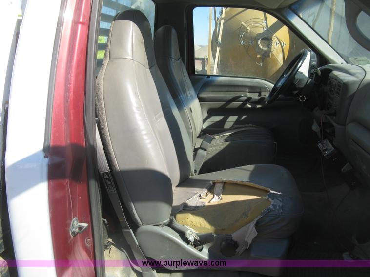 image for item K2861 2002 Ford F250 Super Duty XLT flatbed pickup truck