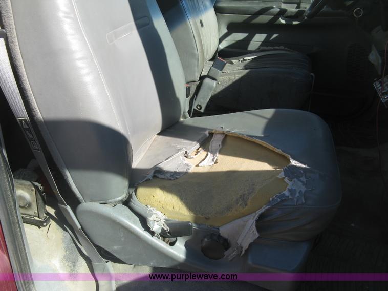 image for item K2861 2002 Ford F250 Super Duty XLT flatbed pickup truck