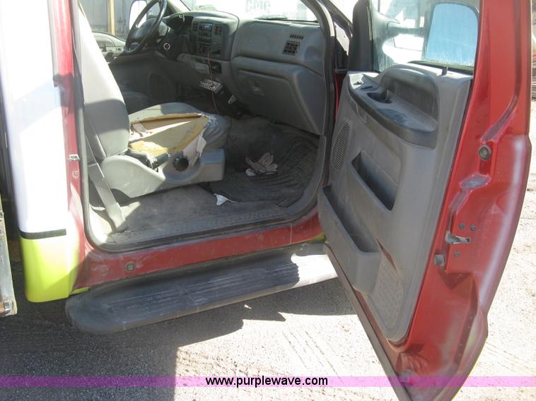 image for item K2861 2002 Ford F250 Super Duty XLT flatbed pickup truck