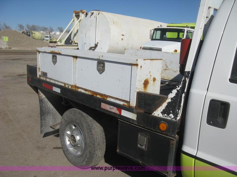 image for item K2861 2002 Ford F250 Super Duty XLT flatbed pickup truck