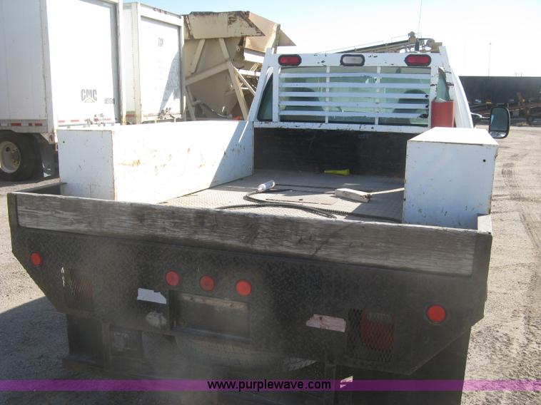 image for item K2861 2002 Ford F250 Super Duty XLT flatbed pickup truck