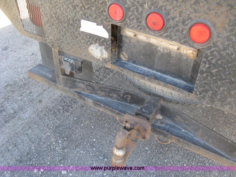 image for item K2861 2002 Ford F250 Super Duty XLT flatbed pickup truck