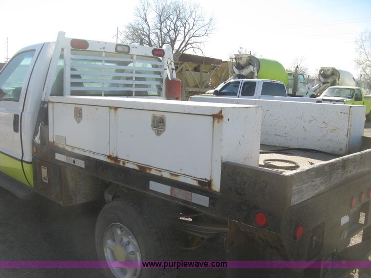 image for item K2861 2002 Ford F250 Super Duty XLT flatbed pickup truck