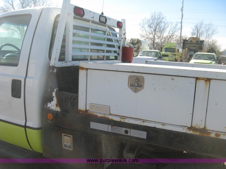 image for item K2861 2002 Ford F250 Super Duty XLT flatbed pickup truck