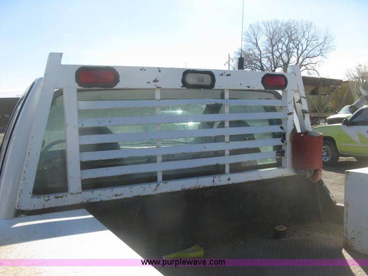 image for item K2861 2002 Ford F250 Super Duty XLT flatbed pickup truck