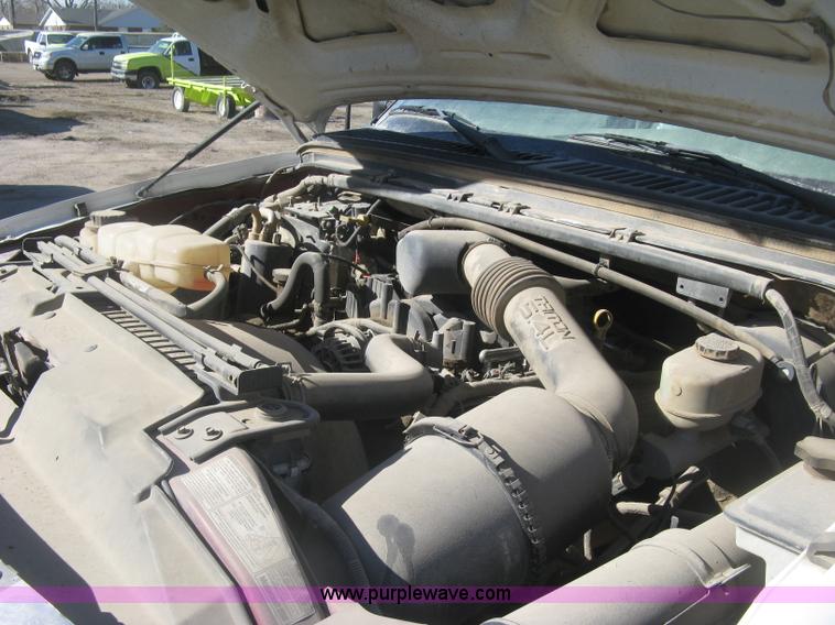 image for item K2861 2002 Ford F250 Super Duty XLT flatbed pickup truck