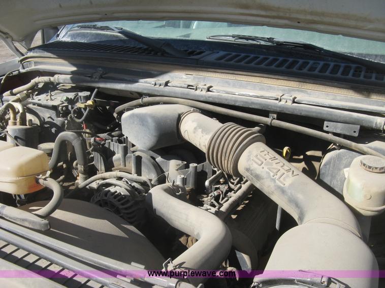 image for item K2861 2002 Ford F250 Super Duty XLT flatbed pickup truck