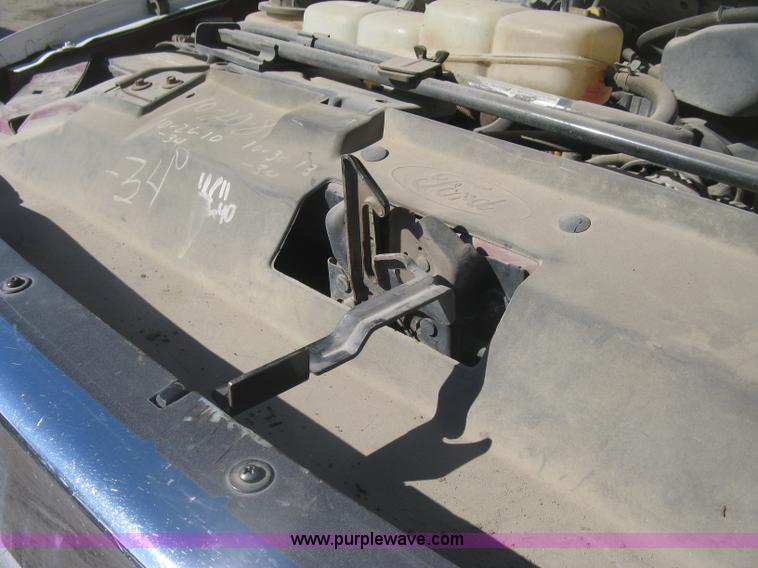 image for item K2861 2002 Ford F250 Super Duty XLT flatbed pickup truck