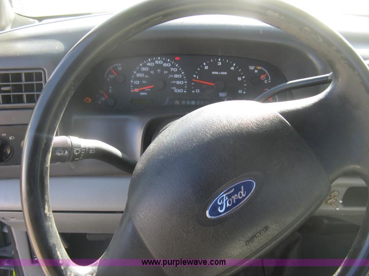 image for item K2862 2003 Ford F250 Super Duty XL pickup truck