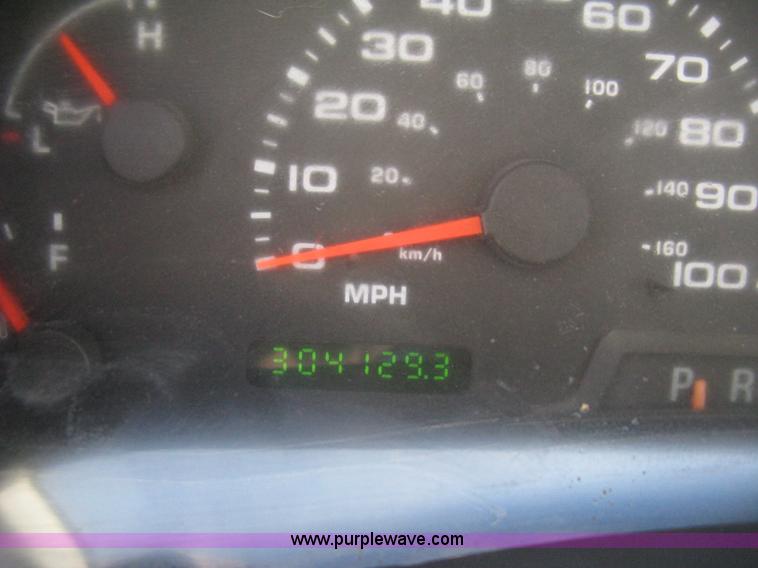 image for item K2862 2003 Ford F250 Super Duty XL pickup truck