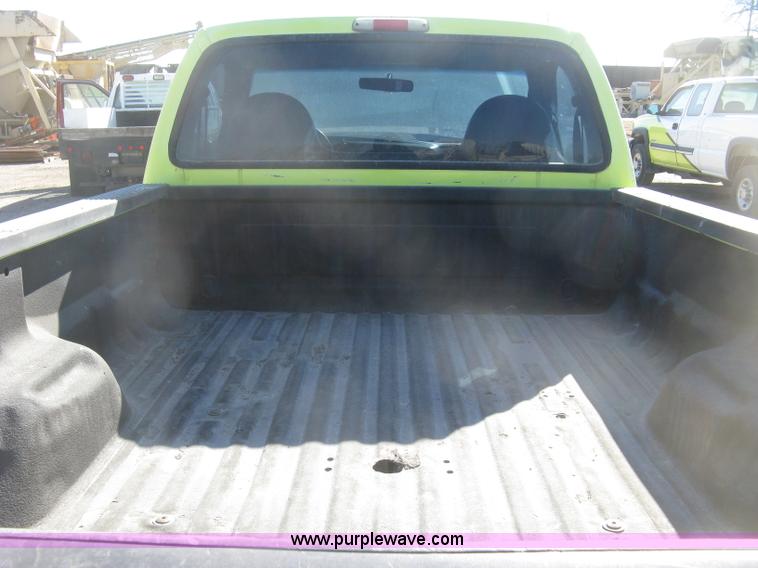 image for item K2862 2003 Ford F250 Super Duty XL pickup truck