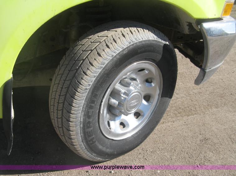 image for item K2862 2003 Ford F250 Super Duty XL pickup truck