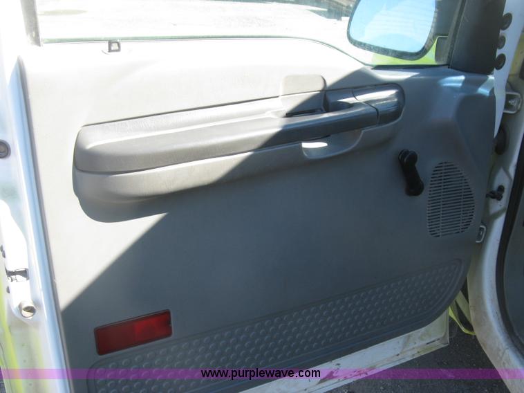 image for item K2863 2003 Ford F250 Super Duty XL pickup truck