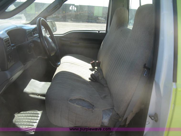 image for item K2863 2003 Ford F250 Super Duty XL pickup truck