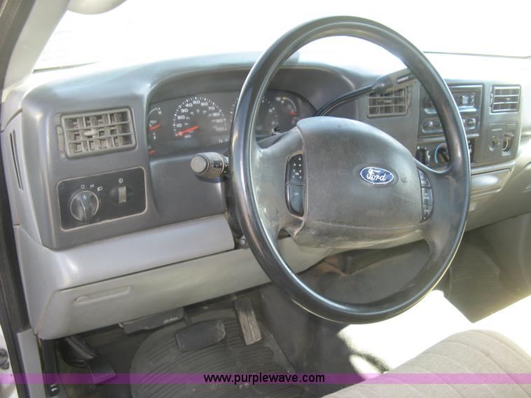 image for item K2863 2003 Ford F250 Super Duty XL pickup truck