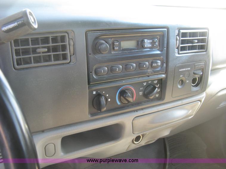 image for item K2863 2003 Ford F250 Super Duty XL pickup truck