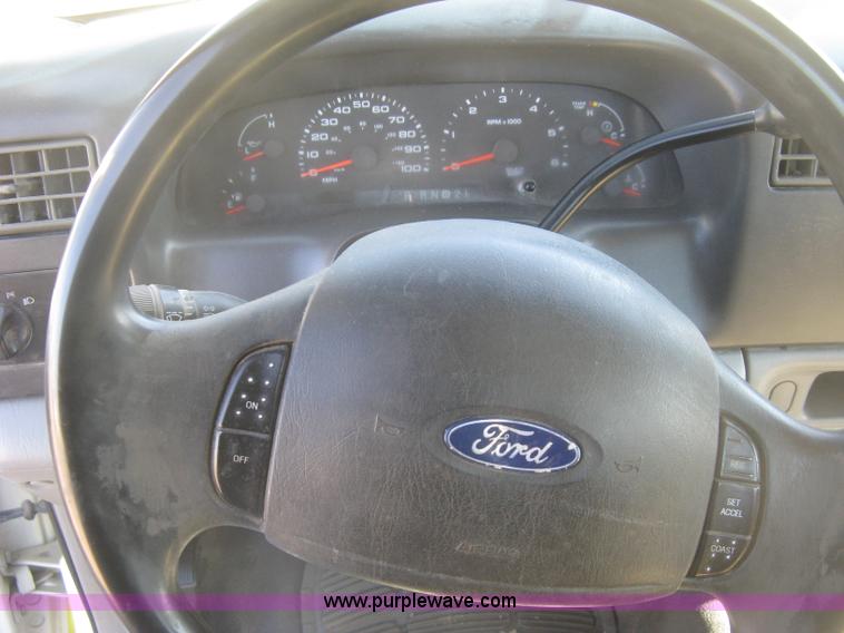 image for item K2863 2003 Ford F250 Super Duty XL pickup truck