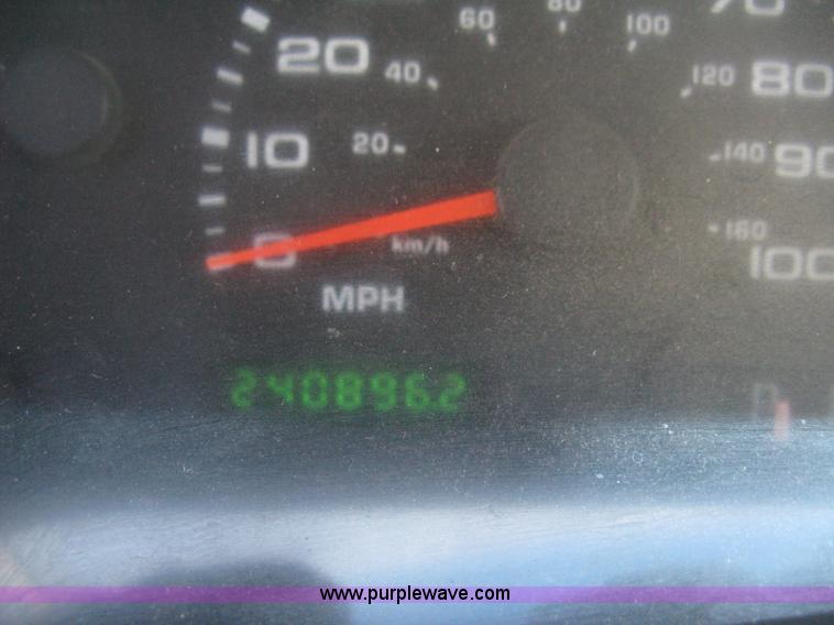 image for item K2863 2003 Ford F250 Super Duty XL pickup truck