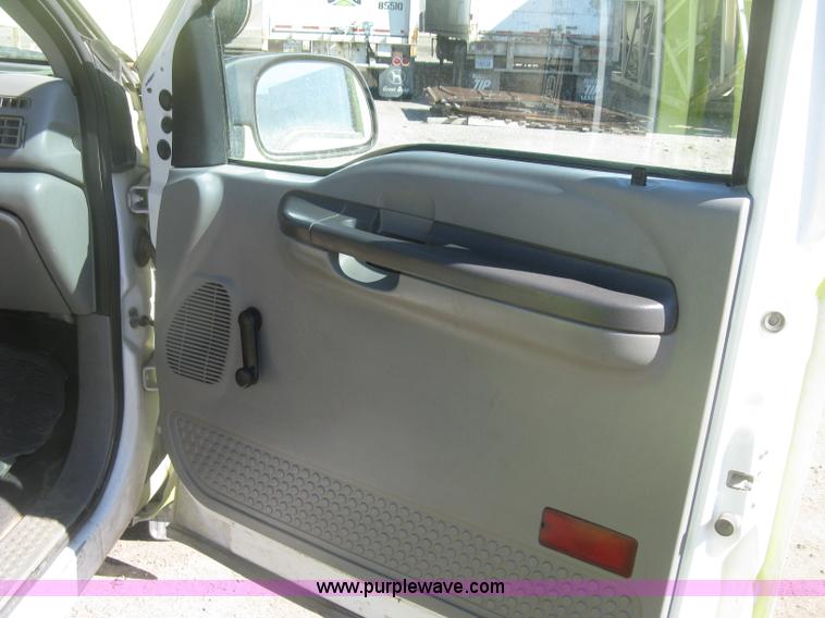 image for item K2863 2003 Ford F250 Super Duty XL pickup truck