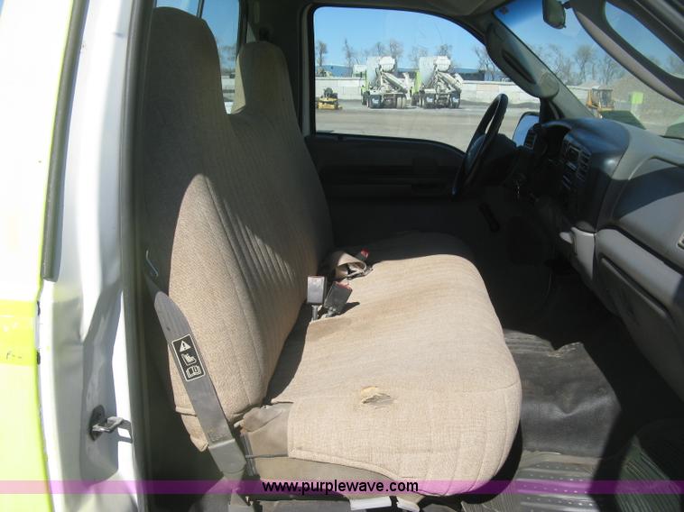 image for item K2863 2003 Ford F250 Super Duty XL pickup truck