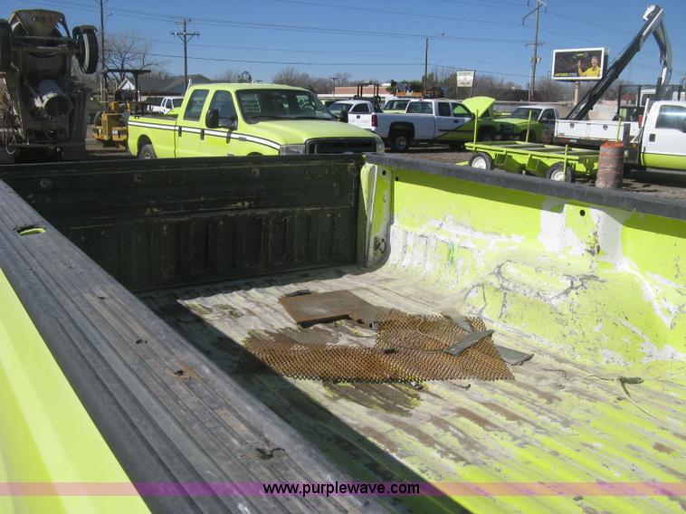 image for item K2863 2003 Ford F250 Super Duty XL pickup truck