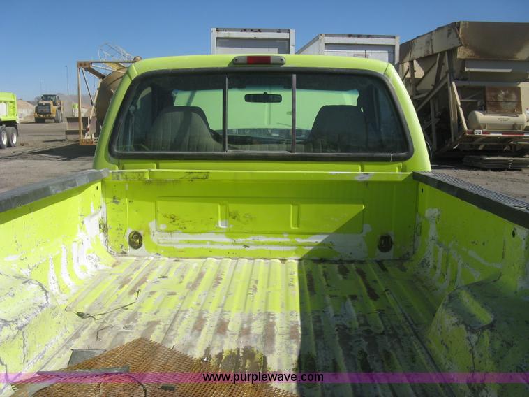 image for item K2863 2003 Ford F250 Super Duty XL pickup truck
