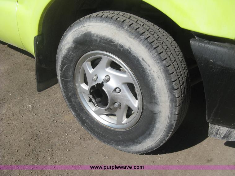 image for item K2863 2003 Ford F250 Super Duty XL pickup truck