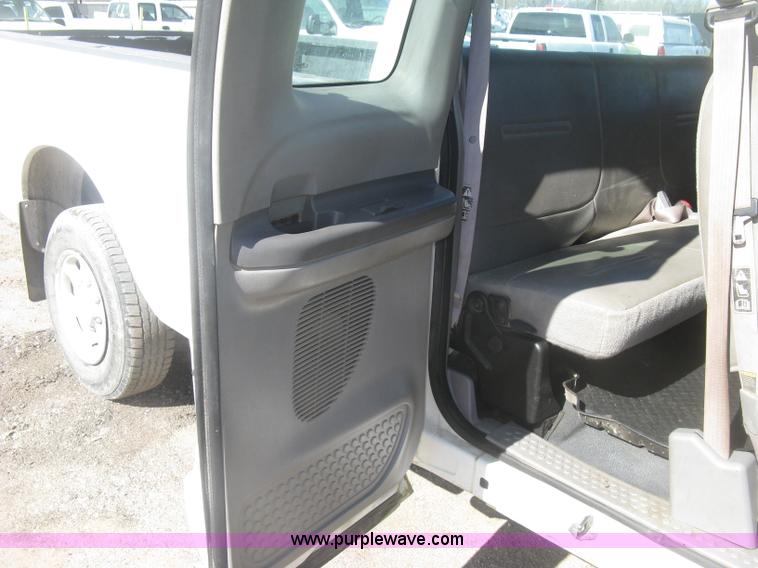 image for item K2864 2001 Ford F350 Super Duty XL SuperCab pickup truck