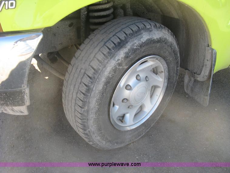 image for item K2864 2001 Ford F350 Super Duty XL SuperCab pickup truck