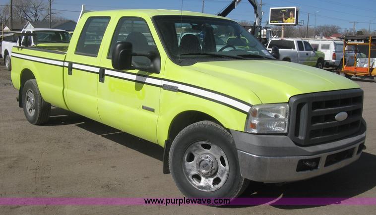 image for item K2865 2005 Ford F350 Super Duty XL Crew Cab pickup truck