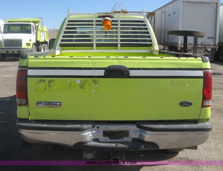 image for item K2865 2005 Ford F350 Super Duty XL Crew Cab pickup truck