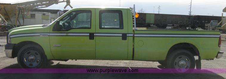image for item K2865 2005 Ford F350 Super Duty XL Crew Cab pickup truck